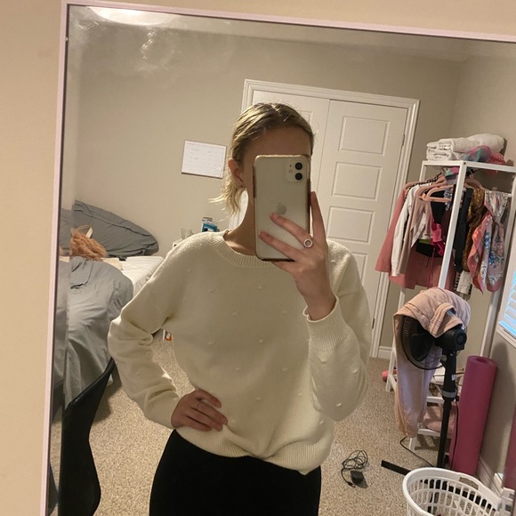 white kendall & kylie sweater - Picture 1 of 3